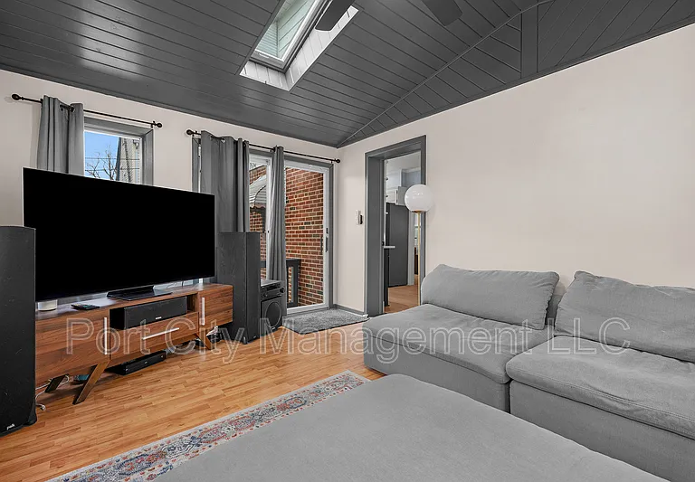 808 S Beechfield Ave — Photo 6