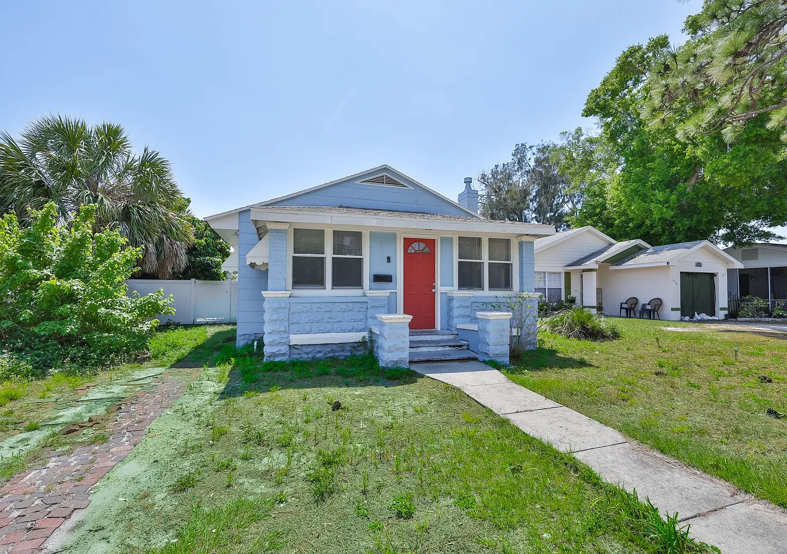 Exquisite Remodeled Retreat: 4 Bed, 1 Bath Gem in St. Petersburg — Photo 3