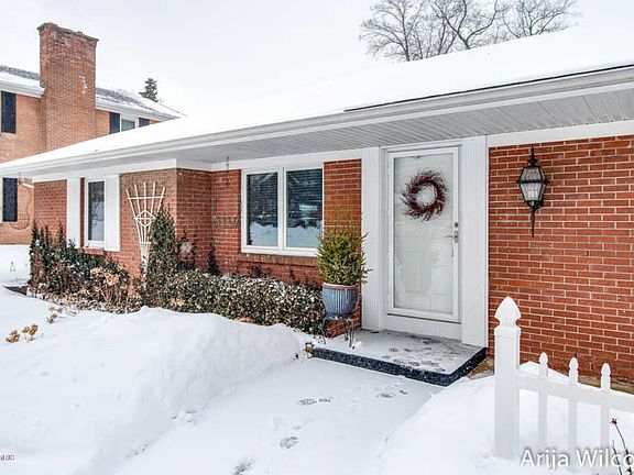 4th image of 1941 Meadowfield Dr NE