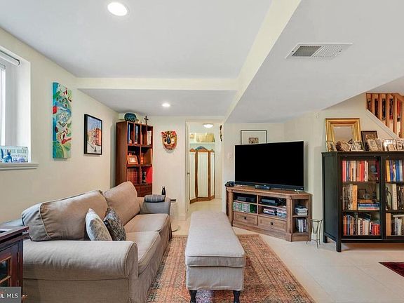 4th image of 9504 Milstead Dr
