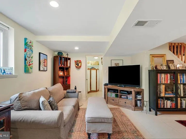 9504 Milstead Dr — Photo 4