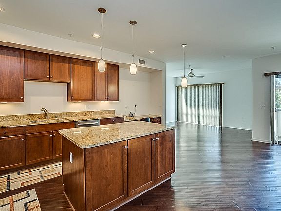 4th image of 526 W 1st St Suite 103