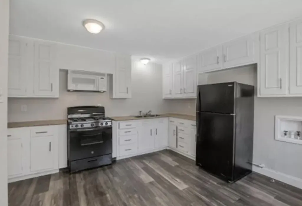 128 Vandenburg Dr — Photo 1