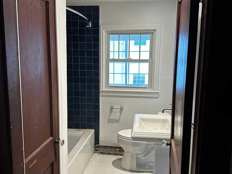 94 Pike St #2 — Photo 9