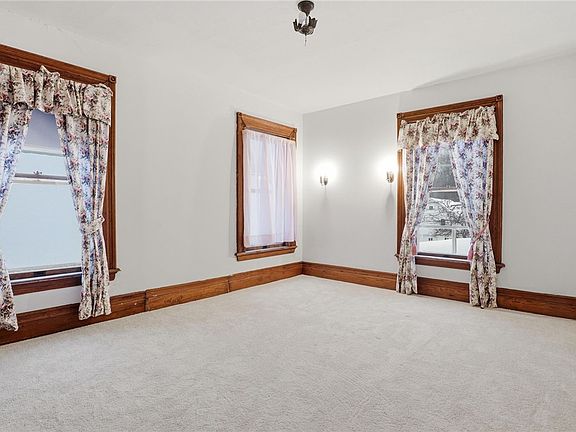 30th image of 160 Cuyler St
