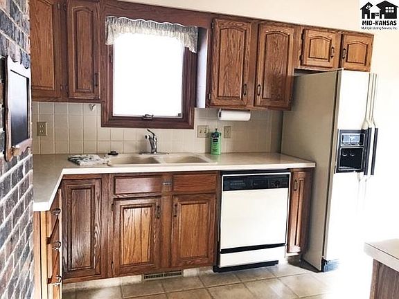 3rd image of 2822 Westminster Dr