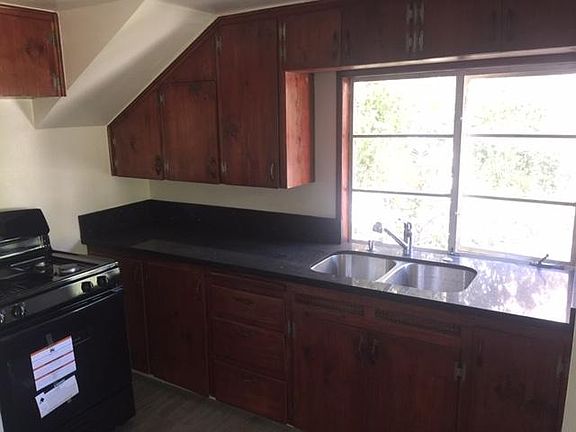 3rd image of 2520 Montrose Ave #1/8