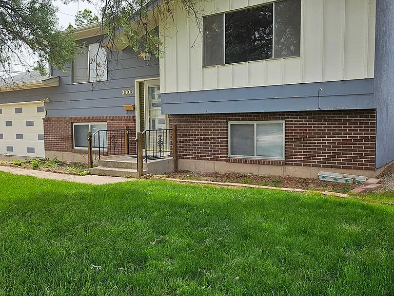3808 Elmwood Cir — Photo 3