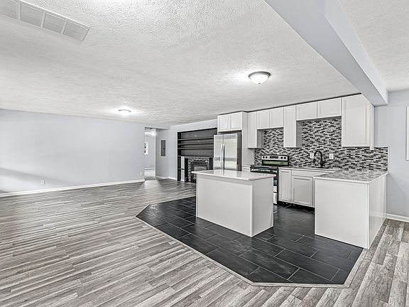 5th image of 3312 Woodmont Dr