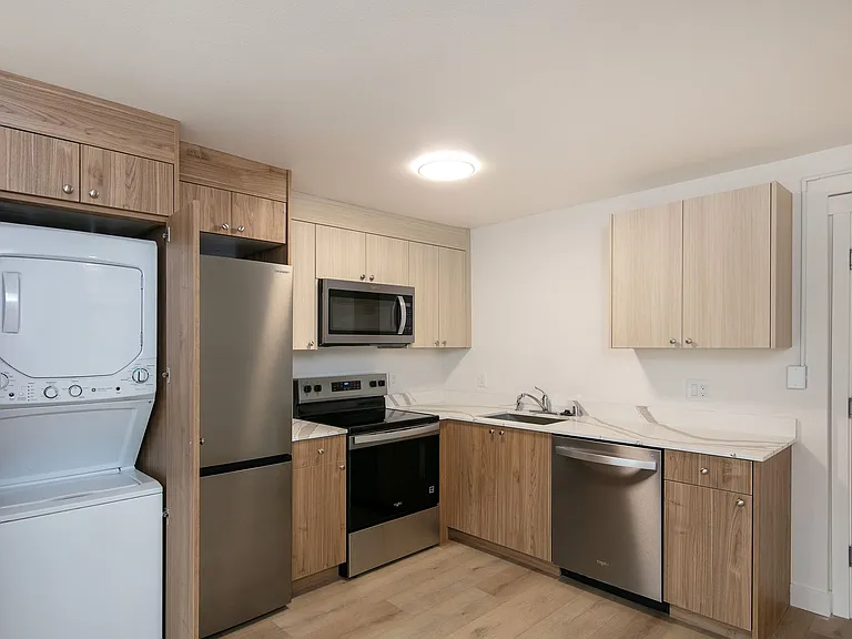 Royal Anne Apartments — Photo 11