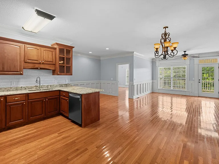 3471 Walden Dr — Photo 10