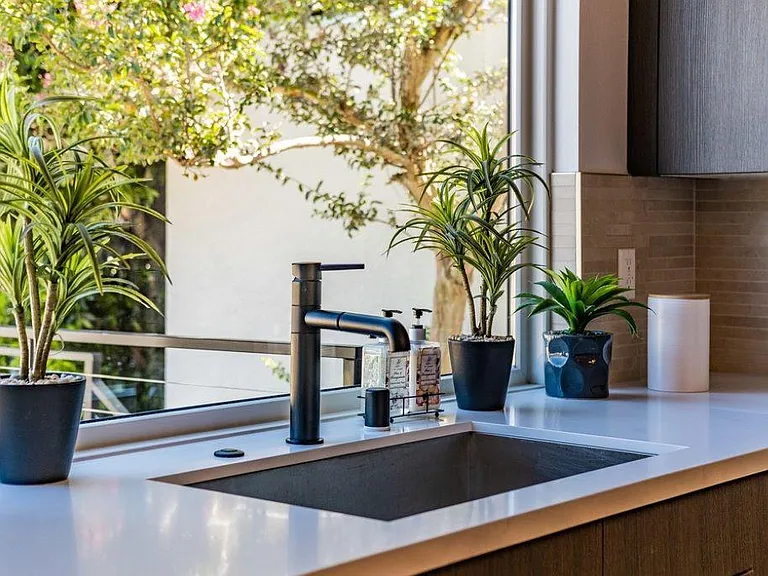 6810 Cahuenga Park Trl — Photo 6