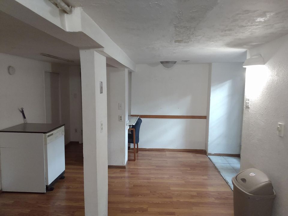 1st image of 719 E University Ave #4