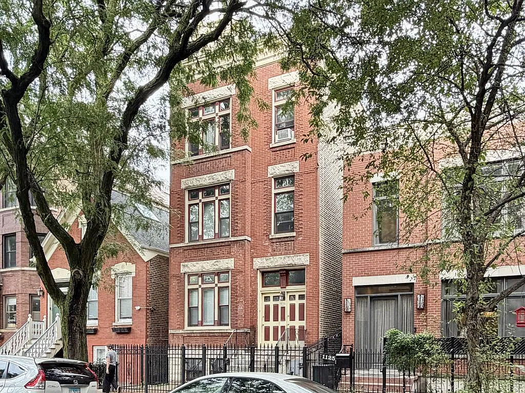 Outstanding 2 Bed, 1 Bath at Winchester + Division (Wicker Park) — Photo 1
