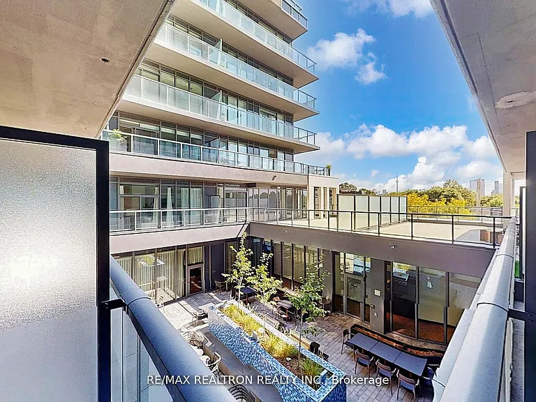 500 Dupont St #301 — Photo 43