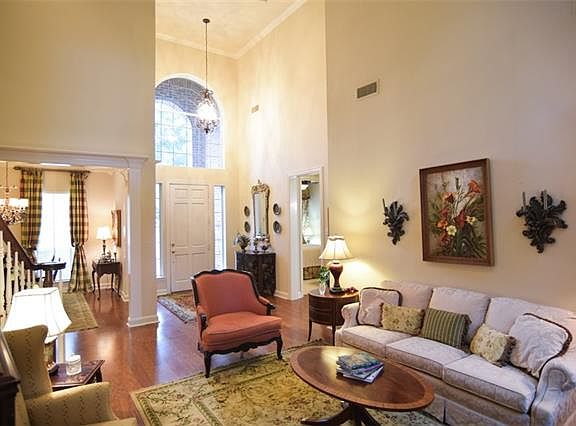 2nd image of 1115 Creekwood Dr