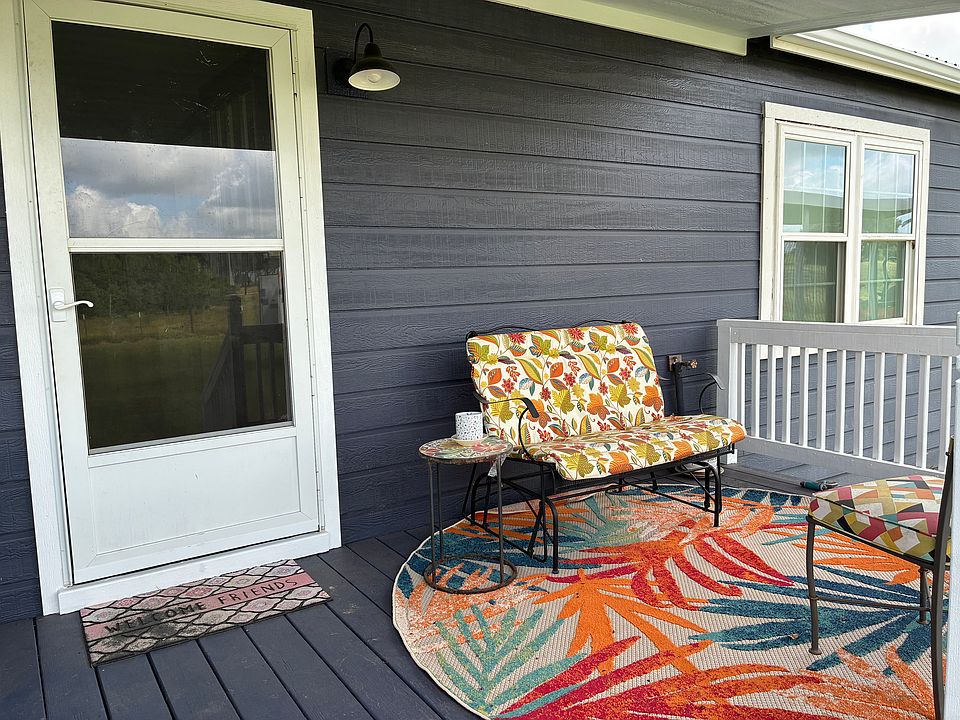 Front porch sitting area