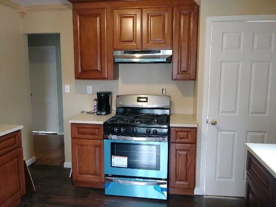 2nd image of 214 S King St