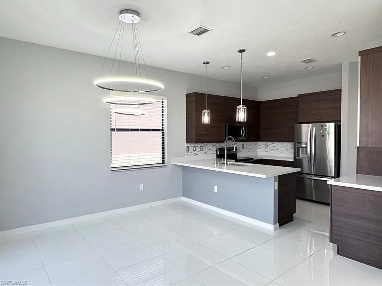 8984 Madrid Cir — Photo 4
