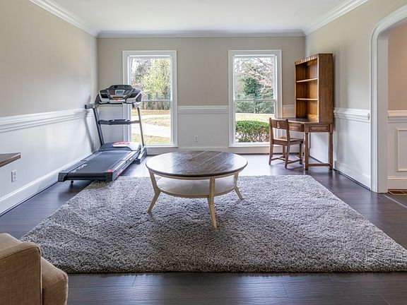 4th image of 3722 English Garden Dr