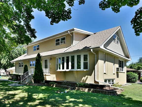 2nd image of 10600 Schubert Ave