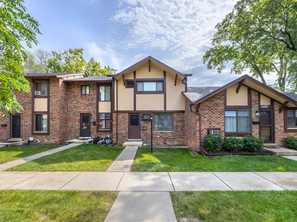 1S137 Eliot Ln, Villa Park, IL 60181