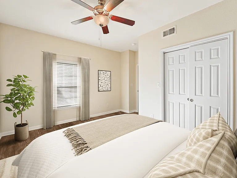 Stonebrook Apartments — Photo 15