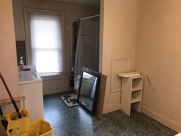 3rd image of 422 S Marion St