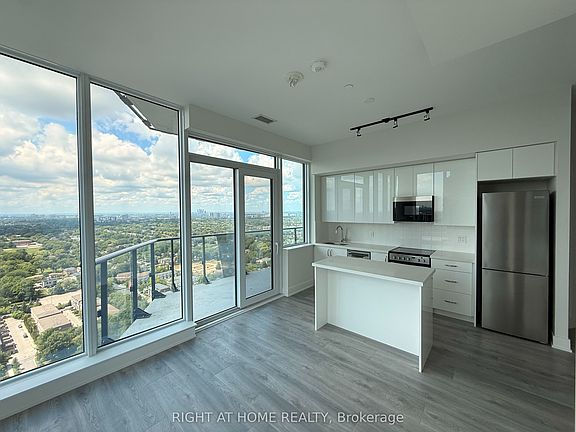3rd image of 15 Ellerslie Ave #Penthouse 03