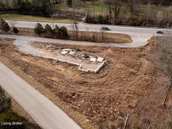 3rd image of 162 Hollow Hills Rd