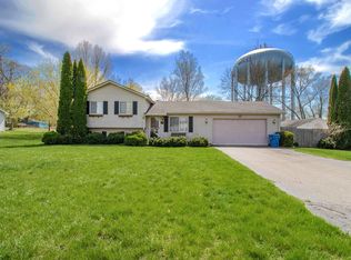 3429 Shaddick Rd, Waterford, MI 48328