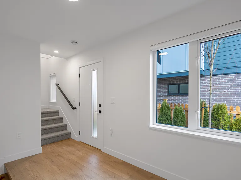 1959 165a St #9 — Photo 13