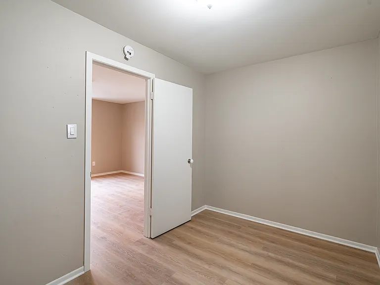 305 E Clarence St #A — Photo 11