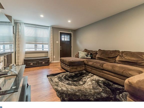 3rd image of 804 Oakwood Dr
