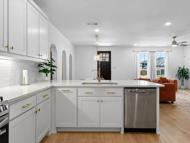 8900 Magnet Dr — Photo 12