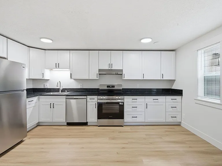 Rolling Hills Townhouses — Photo 33