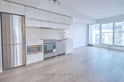 181 Dundas St E Photo 1