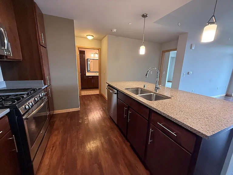 Venture Luxury High Rise — Photo 170