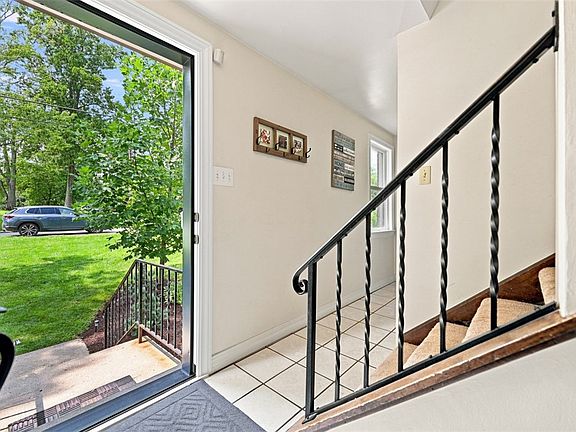 4th image of 411 Laurel Dr