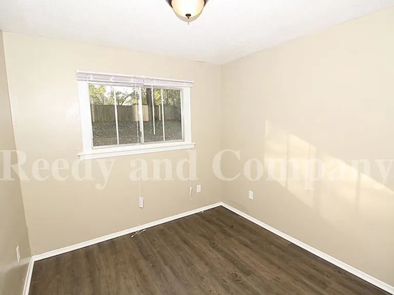 4557 Spring Valley Dr — Photo 7