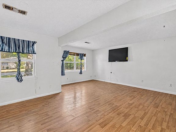 4th image of 100 Inwood Ln