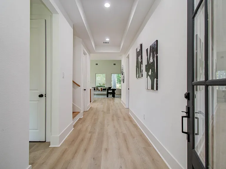 1802 Rollingwood Dr — Photo 4