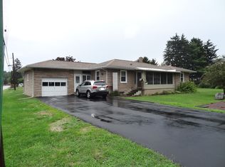 205 W Peale Ave, Mill Hall, PA 17751