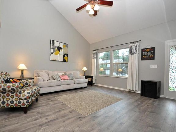 3rd image of 658 Norfolk Sq N