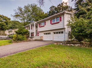 7 Glenwood Dr, Blauvelt, NY