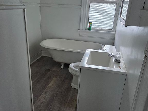 3rd image of 1082 E 66th St #4