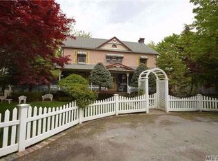 26 Ives Rd, Hewlett, NY 11557