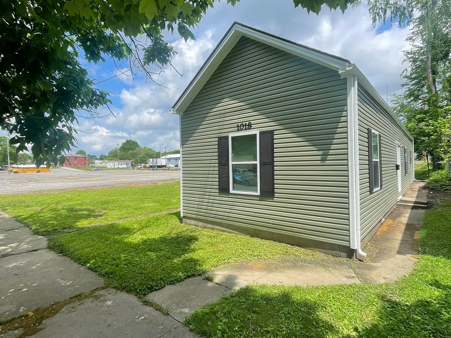 1018 Clark St — Photo 3