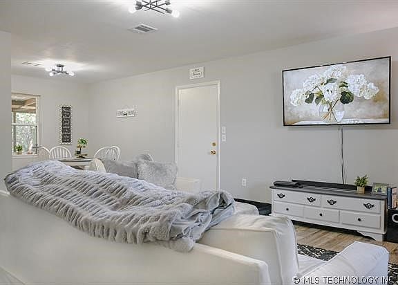 5th image of 1146 N 4270th Rd