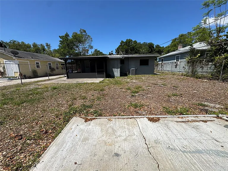 1930 Walton St S — Photo 15